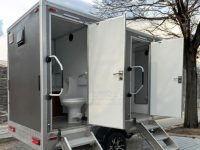 Custom 2 Station Restroom Trailers Luxury Portable Toilet Trailers for Business Use