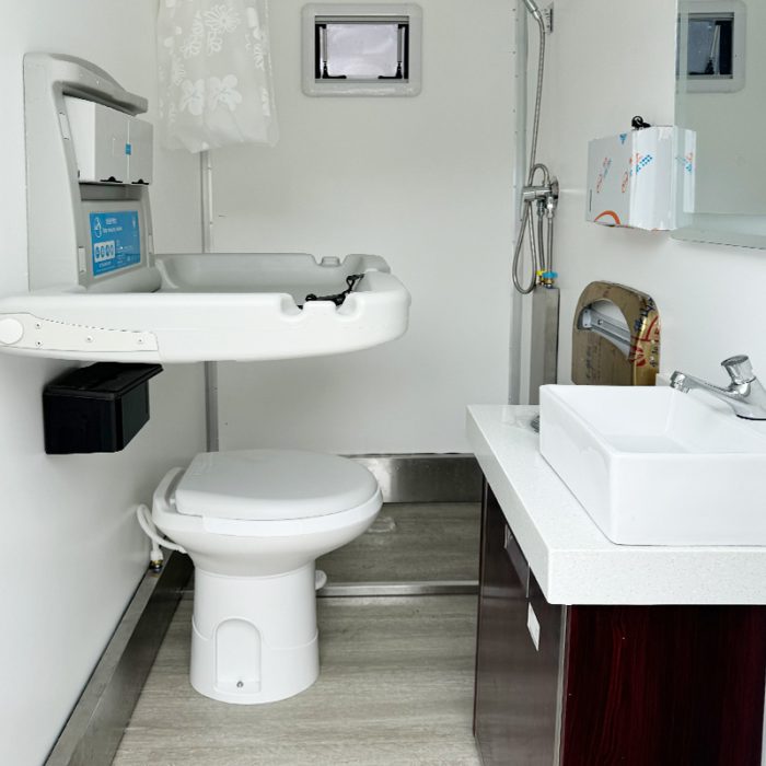 Blue 2-Station Restroom Trailer Portable Mobile Toilet Trailer for Sale