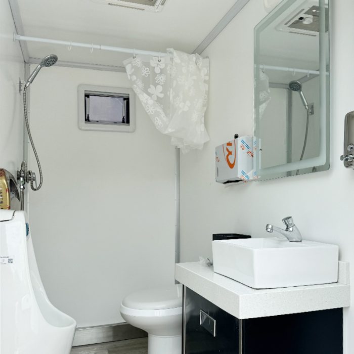 Blue 2-Station Restroom Trailer Portable Mobile Toilet Trailer for Sale