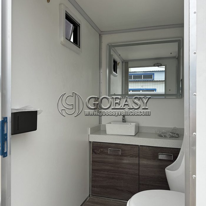 Custom Red 2-Station Restroom Trailer Portable Toilet Trailer for Sale