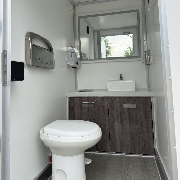 4-Station Restroom Trailer for Camping and Dining Luxury Toilet Trailer for Sale