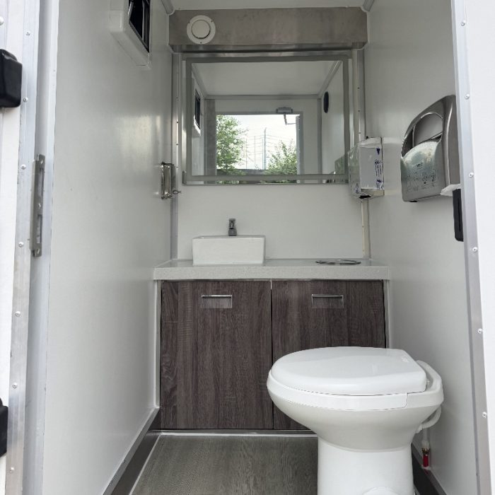 4-Station Restroom Trailer for Camping and Dining Luxury Toilet Trailer for Sale
